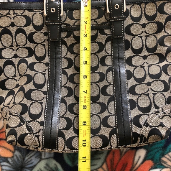 ***SOLD***Coach Signature Lunch Tote and Wallet - Picture 9 of 16